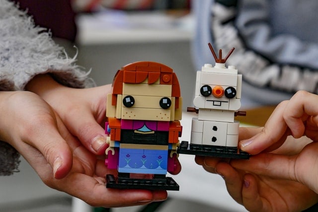 Chatbots vs Chat en direct : lequel choisir pour votre entreprise 3 starks don pablo jJTVxkSeHMM unsplash - ThriveDesk
